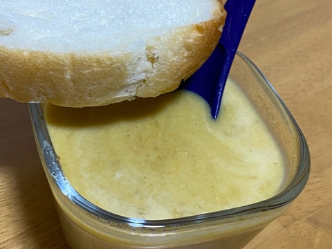 パンにつけて食べるコーンスープ*･゜ﾟ･*:.｡